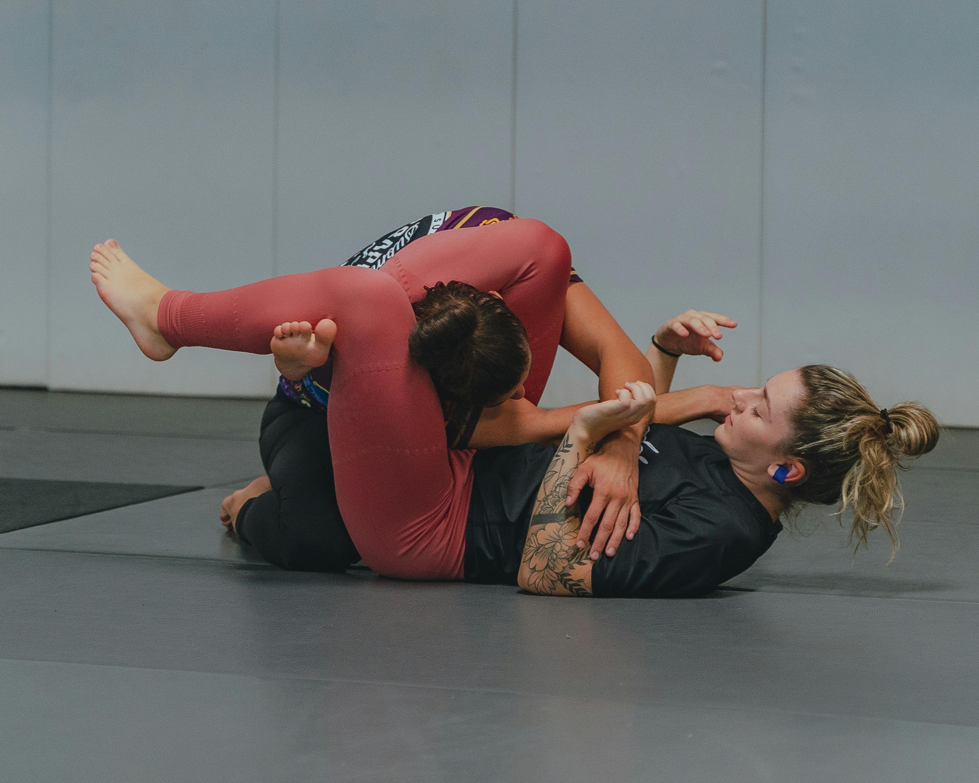 Women grappling No-Gi